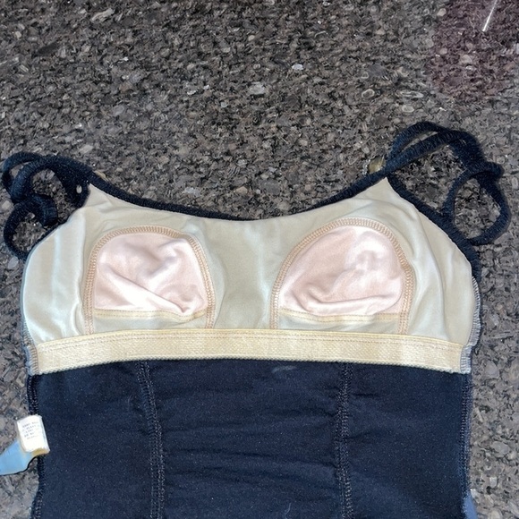 Mainstream Black Textured Slimming One Piece Swimsuit - Picture 3 of 7